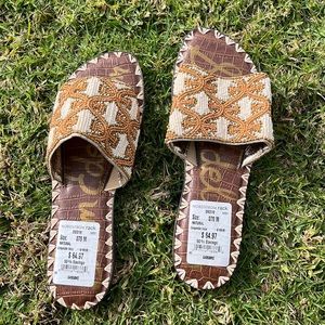 7 Womens beaded slide